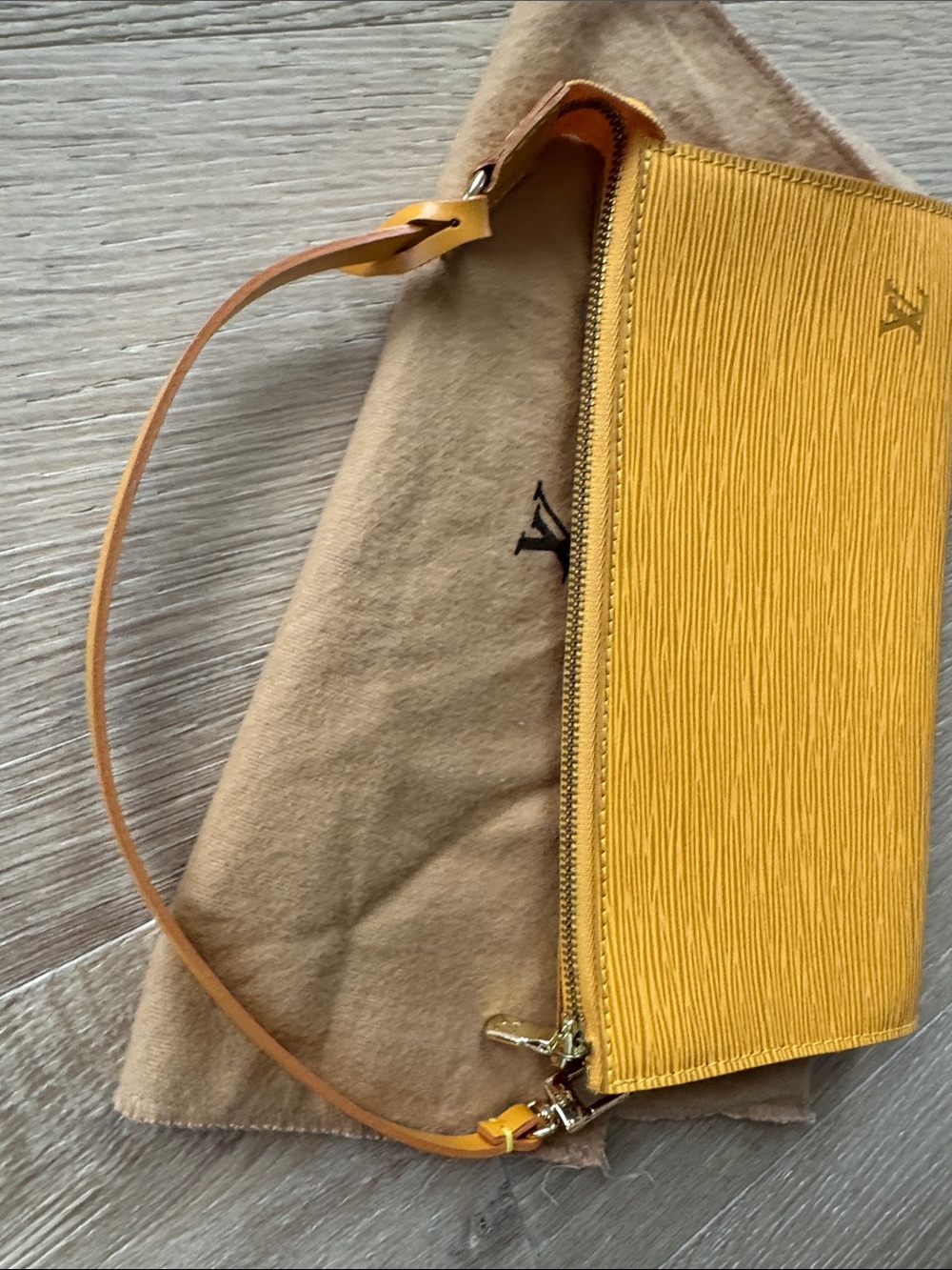 Authentic Louis Vuitton Yellow Epi Leather Wristlet Clutch - Picture 2 of 4